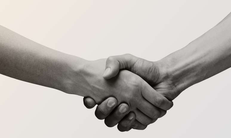 A weak handshake can be a serious problem, study says A weak handshake can be a serious problem, study says