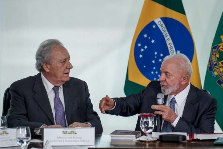 Ministros da Justiça, Ricardo Lewandowski, integra comitiva do governo Lula para o Rio de Janeiro após megaoperação contra o crime organizado