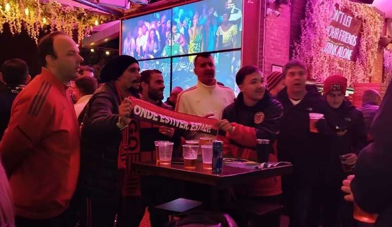 Torcida do Flamengo se reuniu em Puerto Madero e fez uma grande festa na Argentina &ndash;