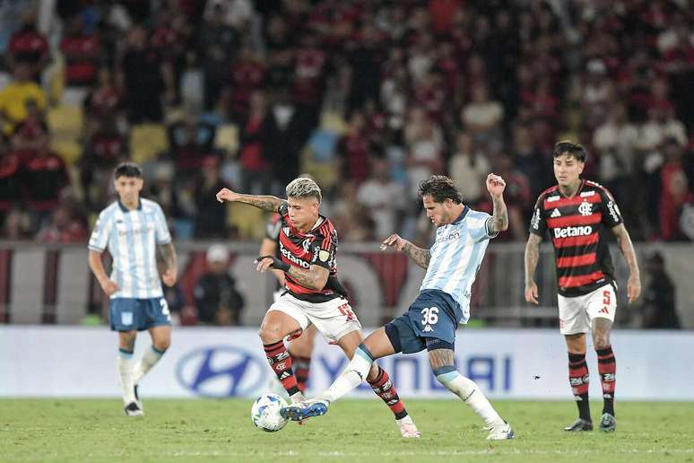 Carrascal em duelo contra o Racing pela semifnal da Libertadores, no Maracan&atilde; &ndash;