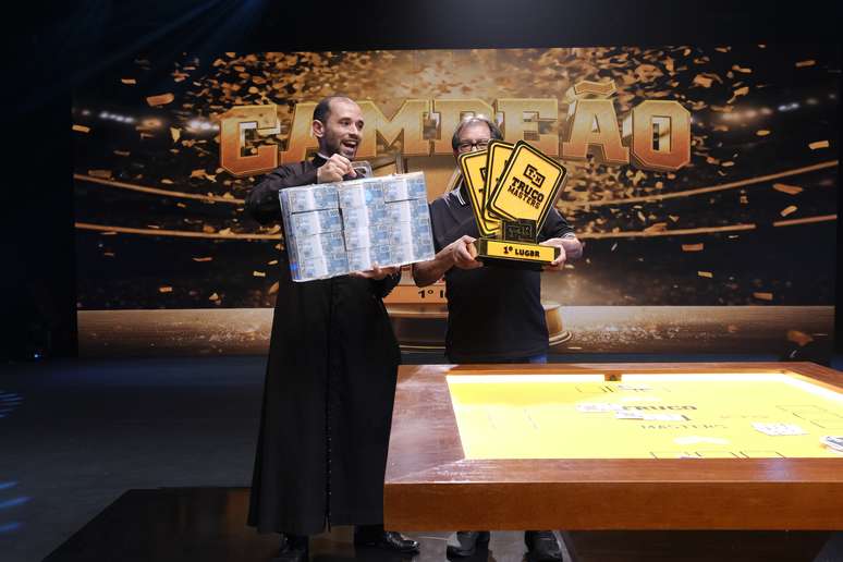 Dupla levou R$ 40 mil para a casa  