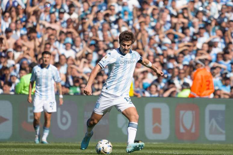 Santiago Sosa (Racing Club) durante jogo contra o Independiente, no dia 28.09.2025 