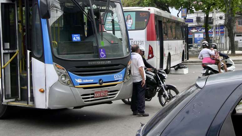 After the deadliest day in history, Rio rises without blocked roads After the deadliest day in history, Rio rises without blocked roads