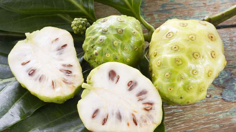 No Brasil, a comercializa&ccedil;&atilde;o de produtos industrializados &agrave; base de noni n&atilde;o &eacute; permitida pela ANVISA &ndash; depositphotos.com / CUNDO