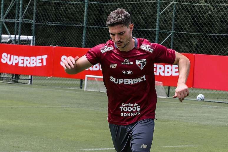 C&eacute;dric foi a campo, mas ainda n&atilde;o deve ser relacionado no S&atilde;o Paulo &ndash;