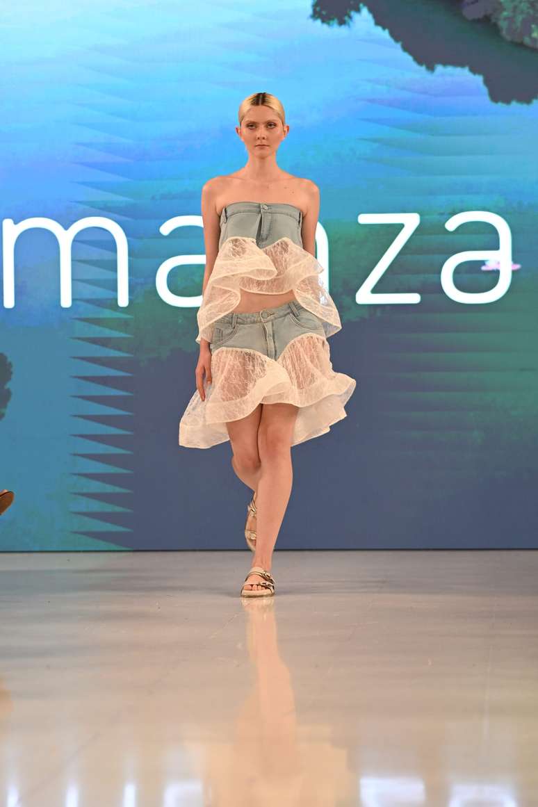 Desfile da grife Manzan 