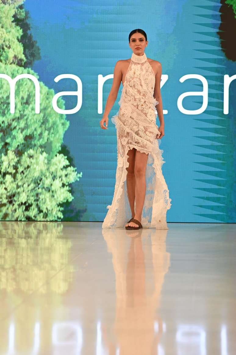 Desfile da grife Manzan 