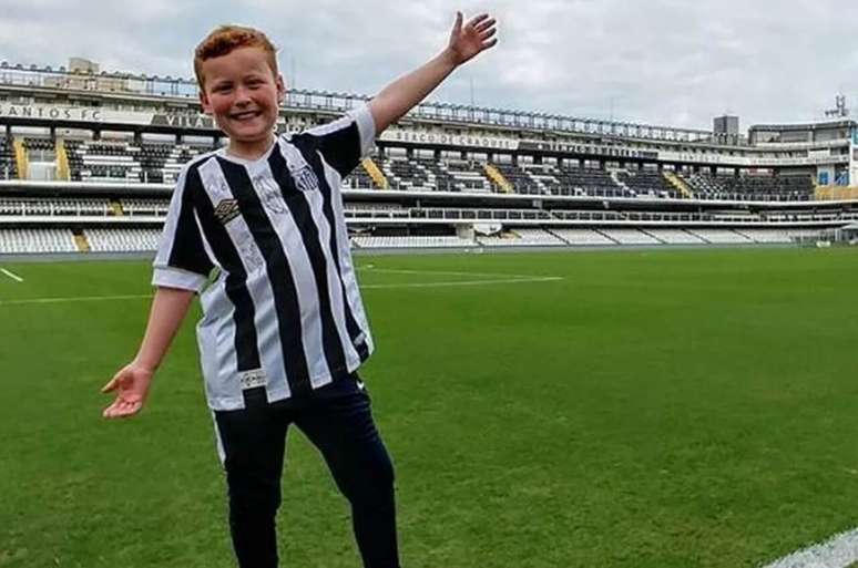 Braydon Bent na Vila Belmiro em 2018 aos 9 anos &ndash; Foto Divulga&ccedil;&atilde;o Santos FC