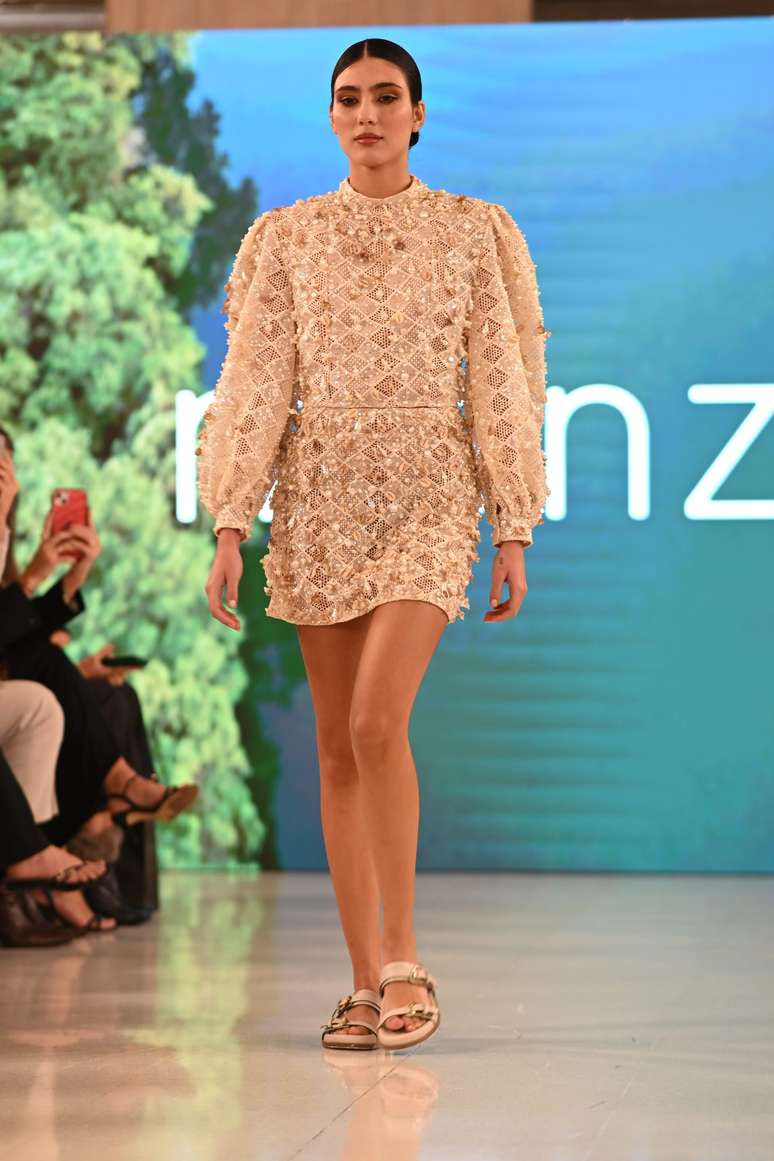 Desfile da grife Manzan 