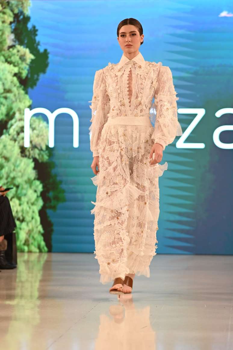 Desfile da grife Manzan 