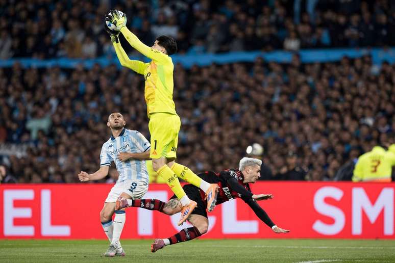 Rossi em a&ccedil;&atilde;o. Goleiro teve atua&ccedil;&atilde;o de gala neste 0 a 0.&nbsp;