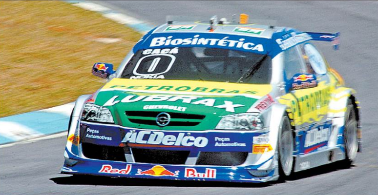 Cac&aacute; Bueno guiando seu Astra em 2005