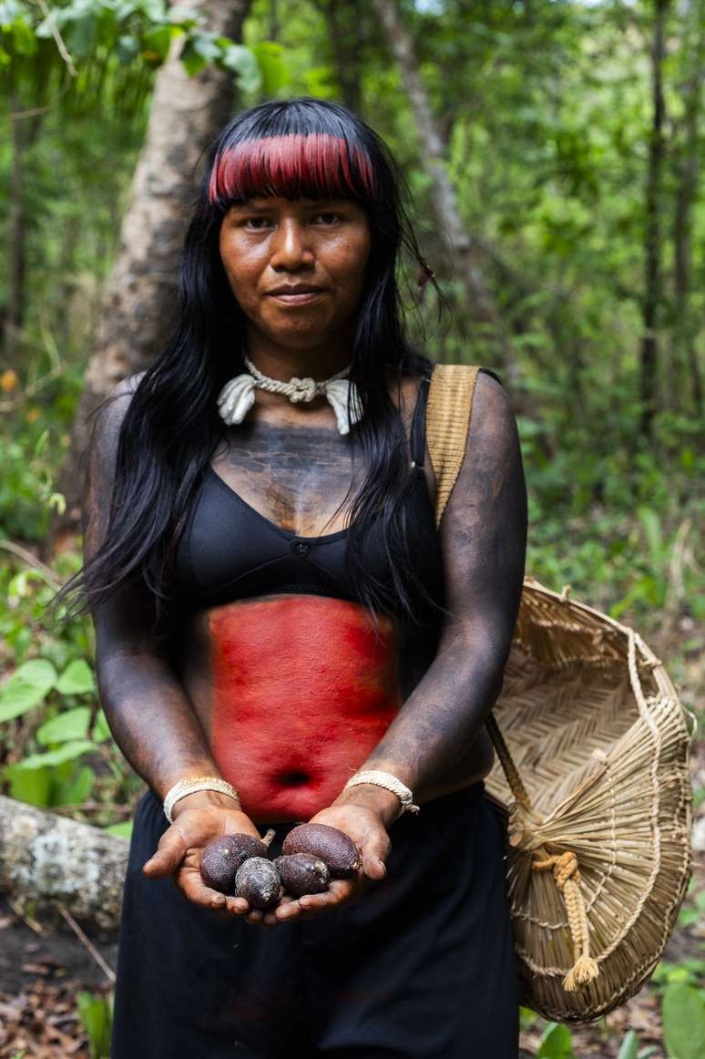 O Grupo de Coleta Xavante da Aldeia Ripá, na TI Pimentel Barbosa, é todo formado por mulheres