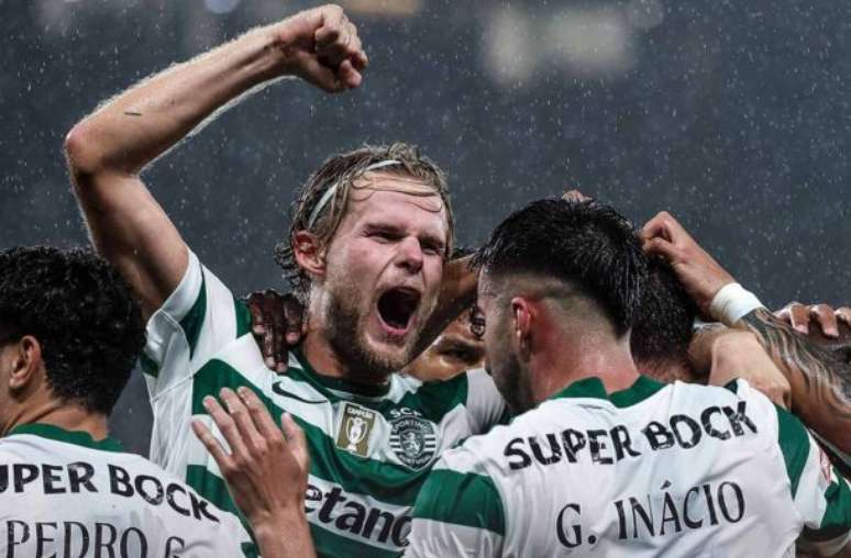Sporting does their homework, beats Alverca and equals the score of leaders Porto in Portuguese Sporting does their homework, beats Alverca and equals the score of leaders Porto in Portuguese