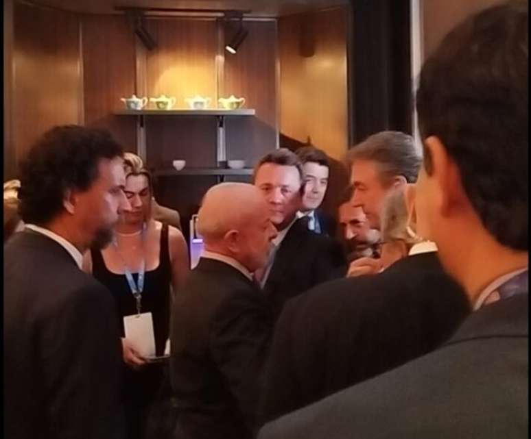 Lula conversa com Joesley e Wesley Batista, da J&F, após encontro com Trump em Kuala Lumpur