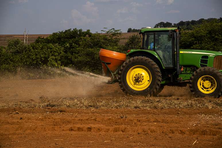 É possível semear a muvuca de sementes com o mesmo maquinário agrícola que outros plantios da agricultura convencional