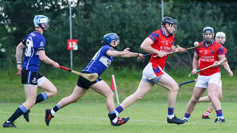 Al&eacute;m do aspecto esportivo, o hurling representa um elemento-chave na constru&ccedil;&atilde;o da identidade da Irlanda &ndash; depositphotos.com / iluminada57