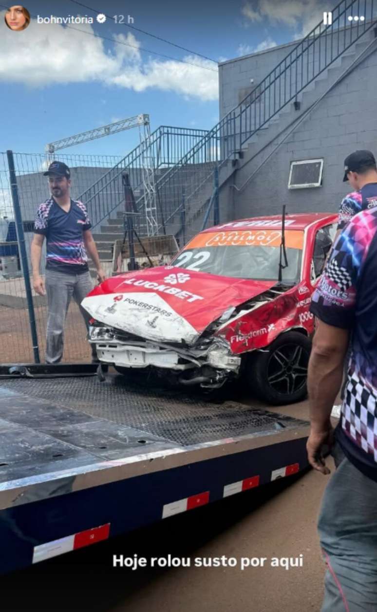 Caio Castro sofre acidente durante treino de automobilismo