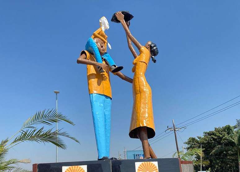 Um monumento foi erguido para homenagear as pessoas com albinismo que foram atacadas