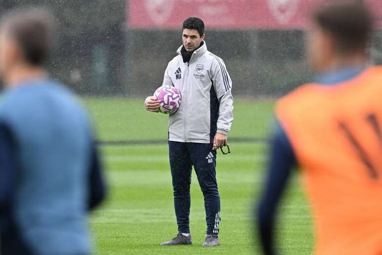 Mikel Arteta durante treinamento do Arsenal &ndash;