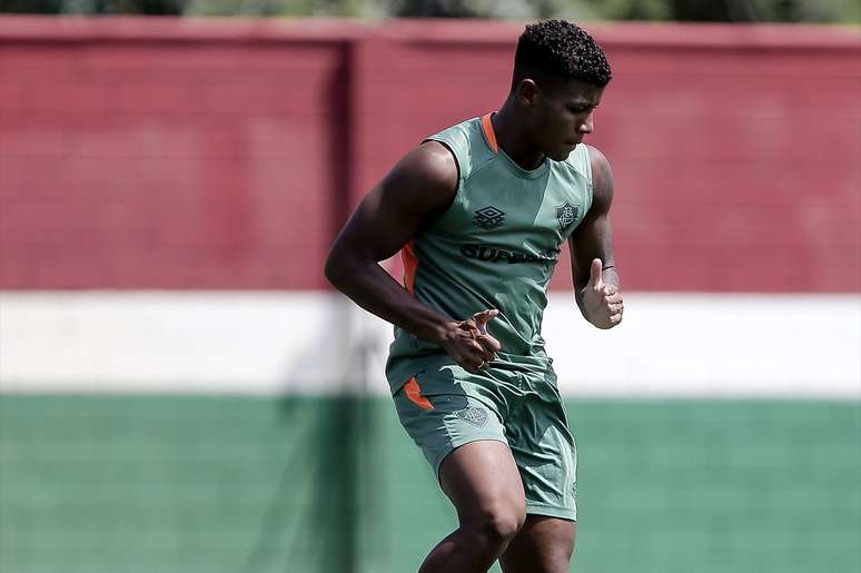 H&eacute;rcules forma dupla com Martinelli no meio-campo do Fluminense &ndash;