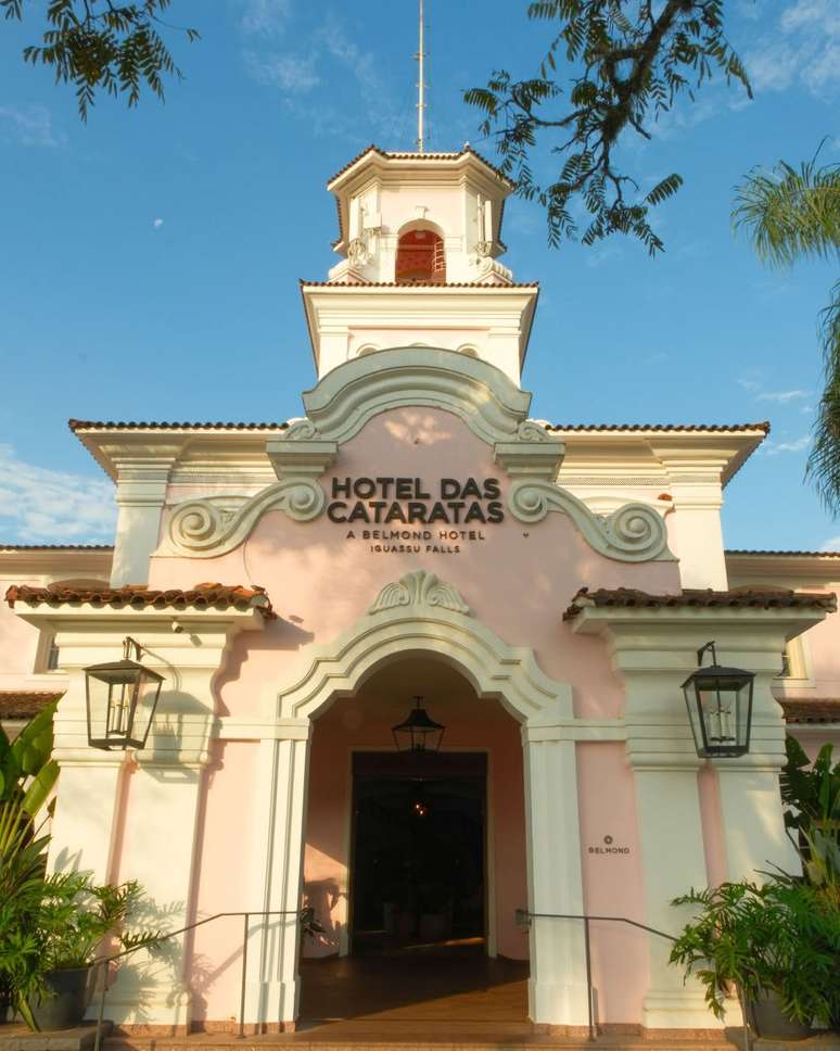 Hotel das Cataratas encanta com sua fachada rosa e arquitetura estilo fazenda