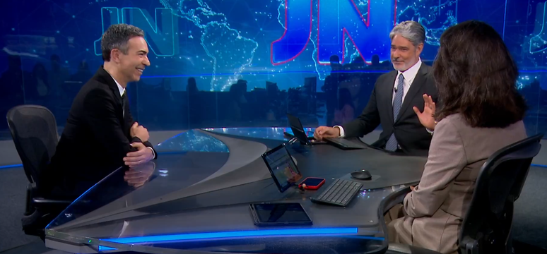 A minute of applause, nervousness and prophecy: what William Bonner’s farewell to JN was like A minute of applause, nervousness and prophecy: what William Bonner’s farewell to JN was like