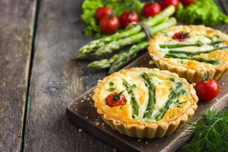 Vegetarian asparagus pie with cherry tomatoes 