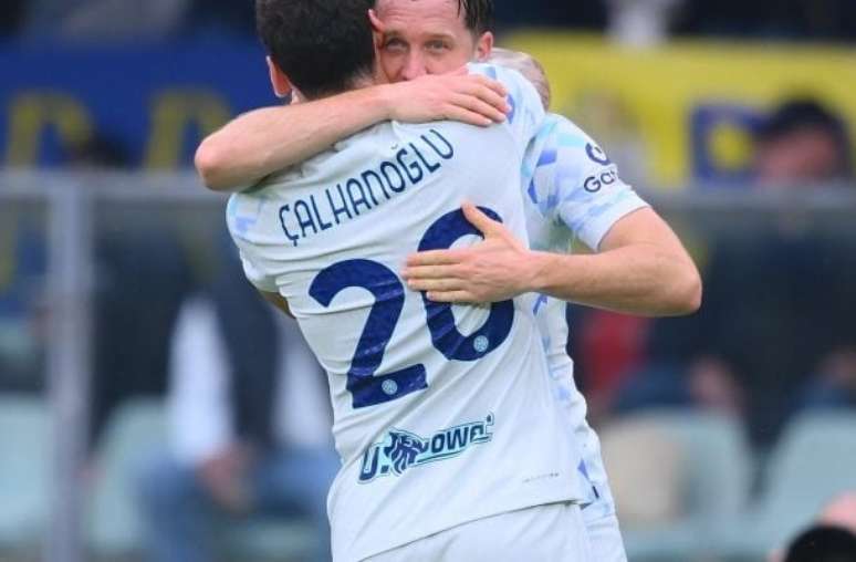 Inter beat Verona with a late own goal and remain on Napoli’s heels Inter beat Verona with a late own goal and remain on Napoli’s heels