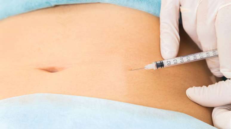 Antes de iniciar qualquer tipo de aplica&ccedil;&atilde;o, &eacute; necess&aacute;rio que o profissional avalie as condi&ccedil;&otilde;es de sa&uacute;de do paciente, garantindo a seguran&ccedil;a do m&eacute;todo utilizado &ndash; depositphotos.com / aallm