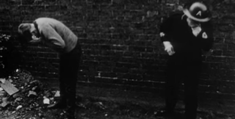 Cena do filme 'O Jogo da Guerra', que rendeu Oscar a Peter Watkins, considerado um dos pioneiros do gênero 'docudrama'