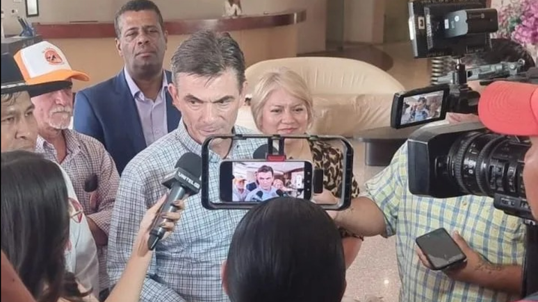 The writer launches the book “The Great Bolivian Miracle”, a collection of ideas on the reconstruction of the country