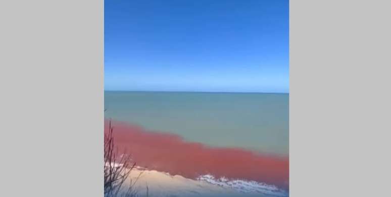 Mancha avermelhada no mar de Pipa, entre as praias do Golfinho e de Cacimbinhas, chamou a atenção.
