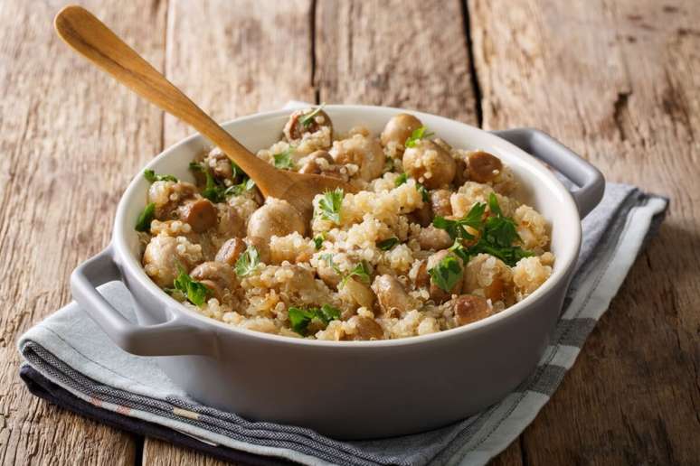 Quinoa com cogumelo salteado 