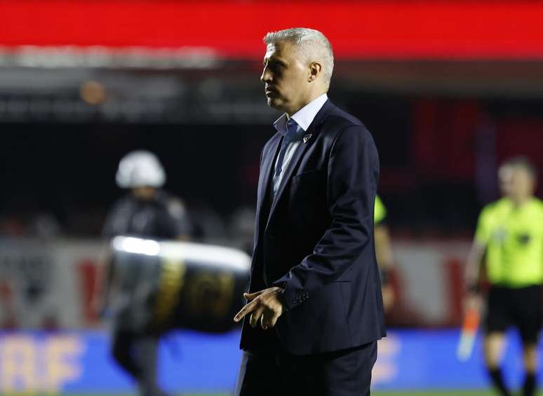 Crespo ter&aacute; que fazer duas altera&ccedil;&otilde;es no time do S&atilde;o Paulo &ndash;