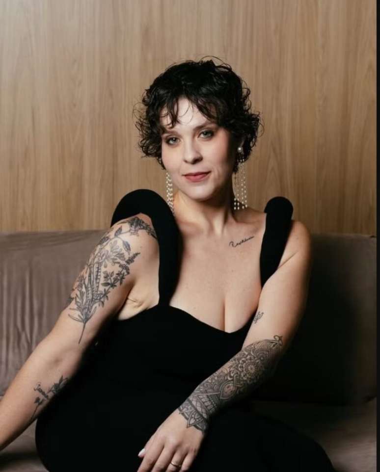 Letícia Rodrigues longe da caracterização de Sandrão