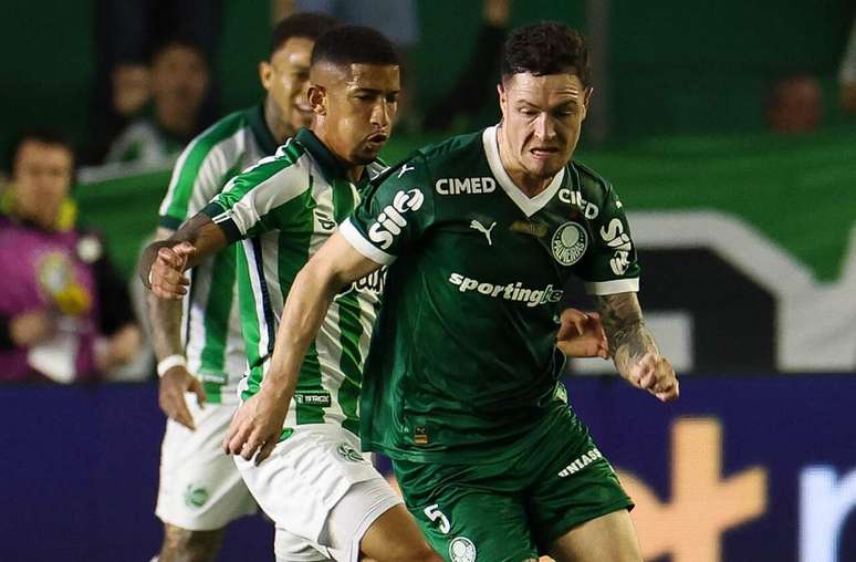 An&iacute;bal Moreno voltou a ser titular contra o Juventude &ndash;