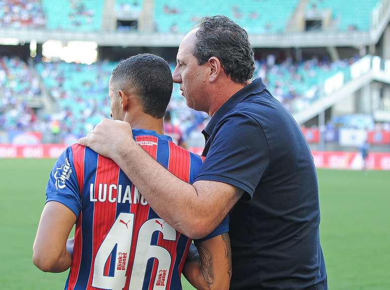 Luciano Juba e Rogério Ceni em ação pelo Bahia contra o RB Bragantino, pelo Brasileirão