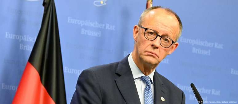 "Aqueles que estiverem na Alemanha e se recusarem a retornar ao país poderão ser deportados num futuro próximo", disse Merz