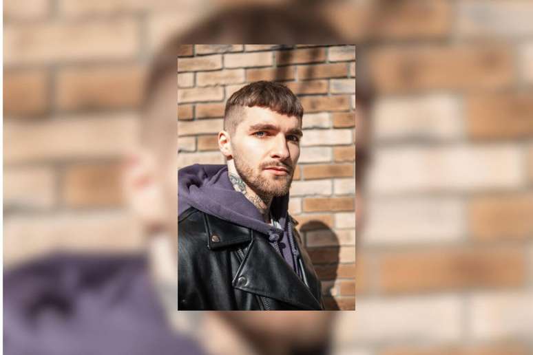 O corte caesar é ideal para homens que buscam um visual moderno e de baixa manutenção 