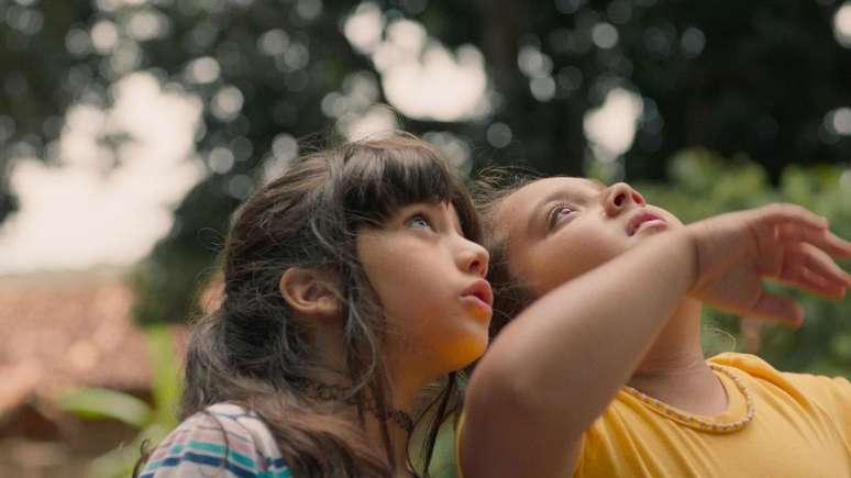 'A Natureza das Coisas Invisíveis' trata com sensibilidade e leveza a percepção infantil sobre vida e morte (Divulgação/Vitrine Filmes)
