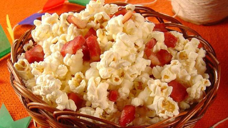 Pipoca com bacon e lingui&ccedil;a &ndash; Foto: Stela Handa