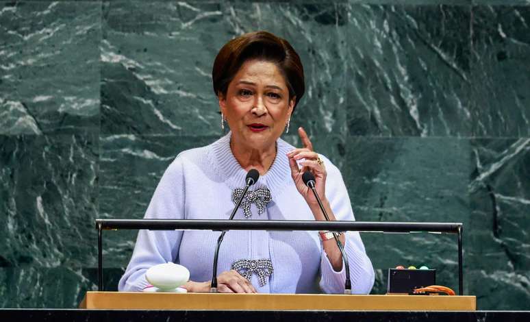 A primeira-ministra de Trinidad e Tobago, Kamla Persad-Bissessar, declarou apoio total aos Estados Unidos