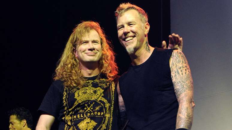 Dave Mustaine (esq.) e James Hetfield durante show especial do Metallica em 2011 (