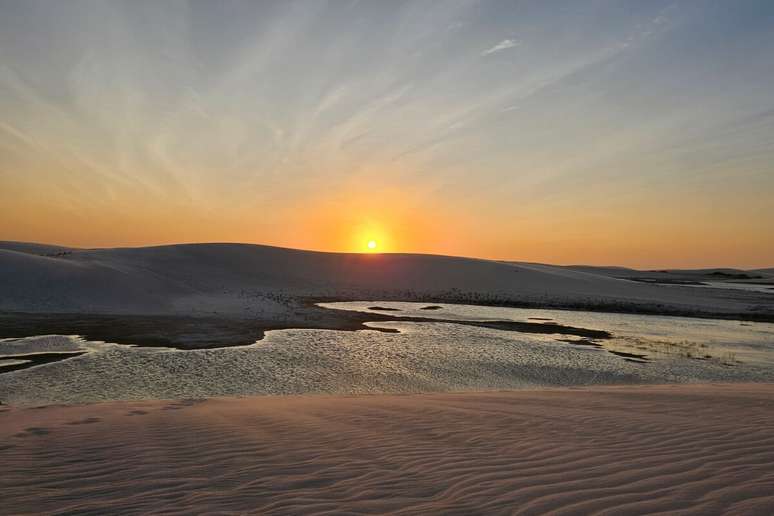 Em Jericoacoara, é possível se reunir no fim do dia para assistir ao pôr do sol 