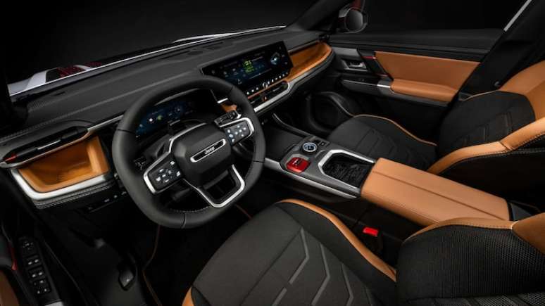 Interior &eacute; in&eacute;dito e tem tela central de 16"