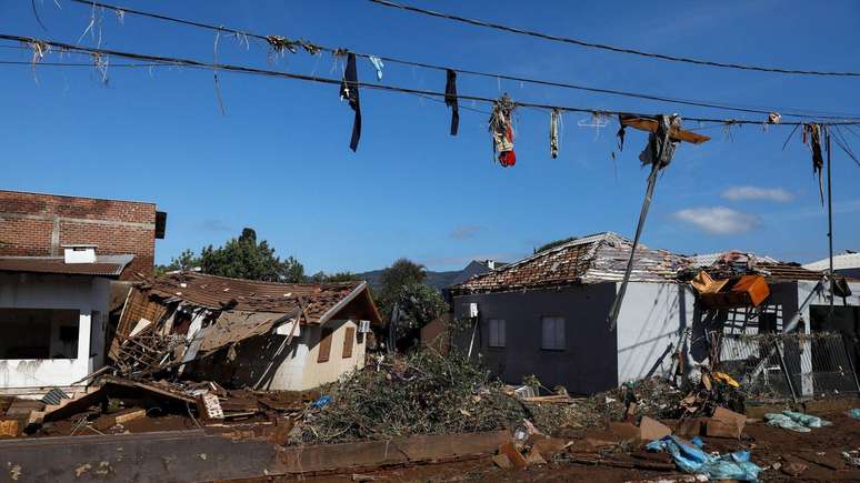 Chuvas intensas e ciclones t&ecirc;m se tornado mais comuns no Brasil, como este ciclone extratropical que devastou casas em Mucum (RS), em setembro de 2023