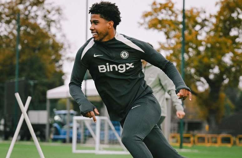 Chelsea tenta encostar no pelot&atilde;o de frente da Champions League &ndash;