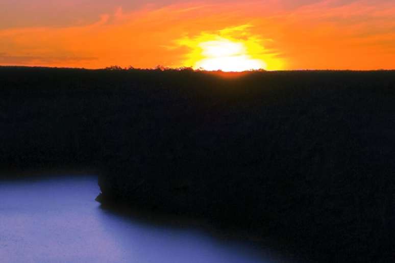 Contemplar o pôr do sol no Cânion de Xingó é uma experiência inesquecível 