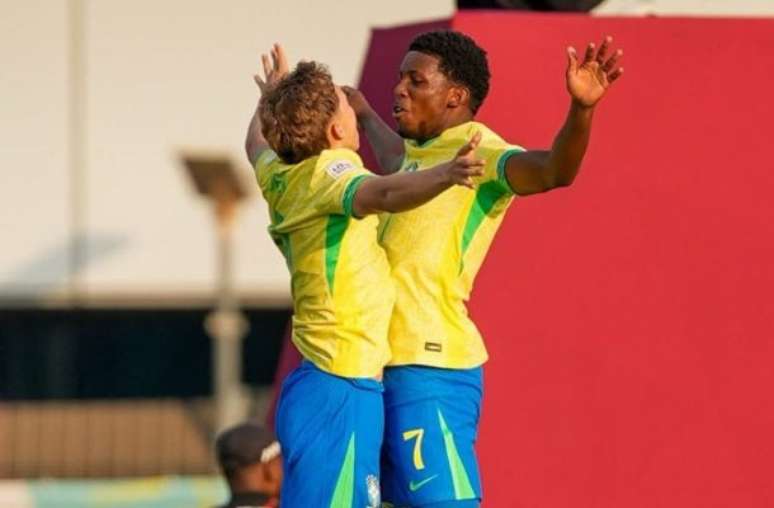 - Nelson Terme/CBF - Legenda: Garotada da seleção brasileira fez bonito no primeiro jogo do Mundial Sub-17, no Catar